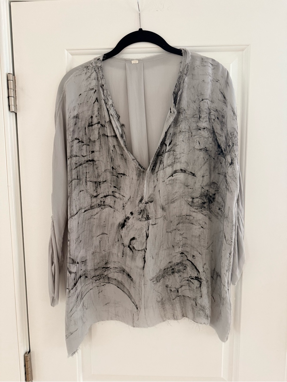 Jaga DTLA Hand-Painted 100% Silk Abstract V-Neck Blouse Top Grey Black - Size 2